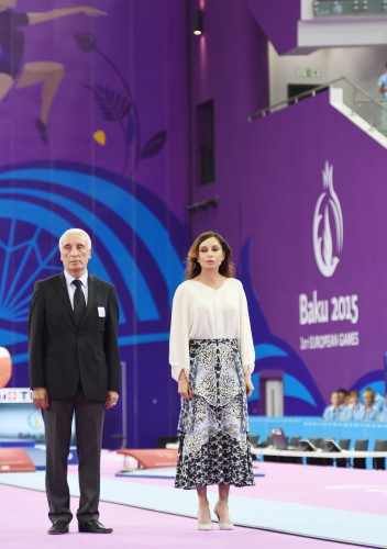 Azerbaijan’s First Lady Mehriban Aliyeva awards gymnastics winners of Baku 2015 (PHOTO)