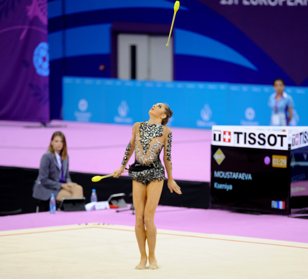 Bədii gimnastika üzrə təsnifat yarışları keçirilir (FOTO)