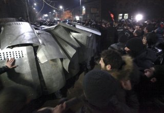 Ermənistan spikeri Yerevanda dinc aksiyanın dağıdılması barədə çıxışı kəsib