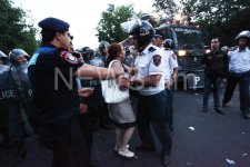 Ermənistan polisi Yerevanın mərkəzindəki mitinqi dağıdıb (FOTO+VİDEO)