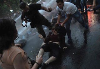 В Ереване демонстранты отказываются прекращать акции протеста