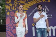 Марина Дурунда вместе с бакинцами исполнила гимн Азербайджана (ФОТО)