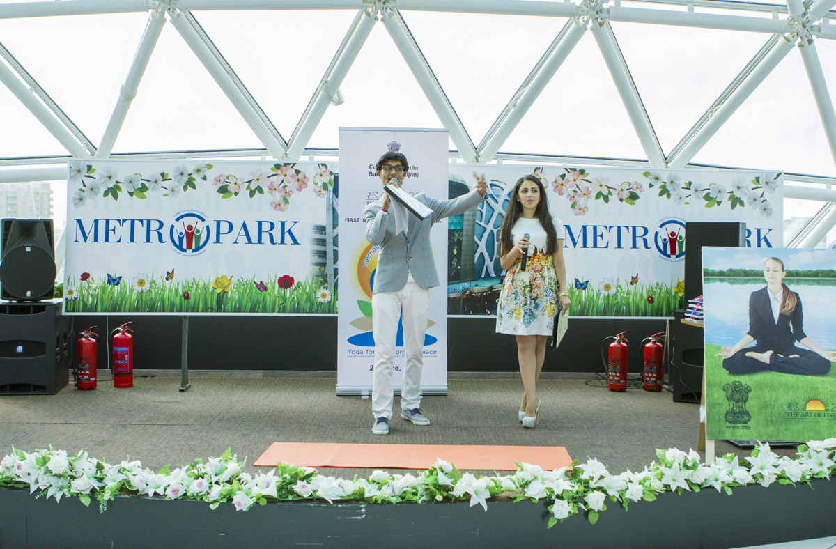 Йоги провели флешмоб, посвященный Евроиграм в Баку (ФОТО)