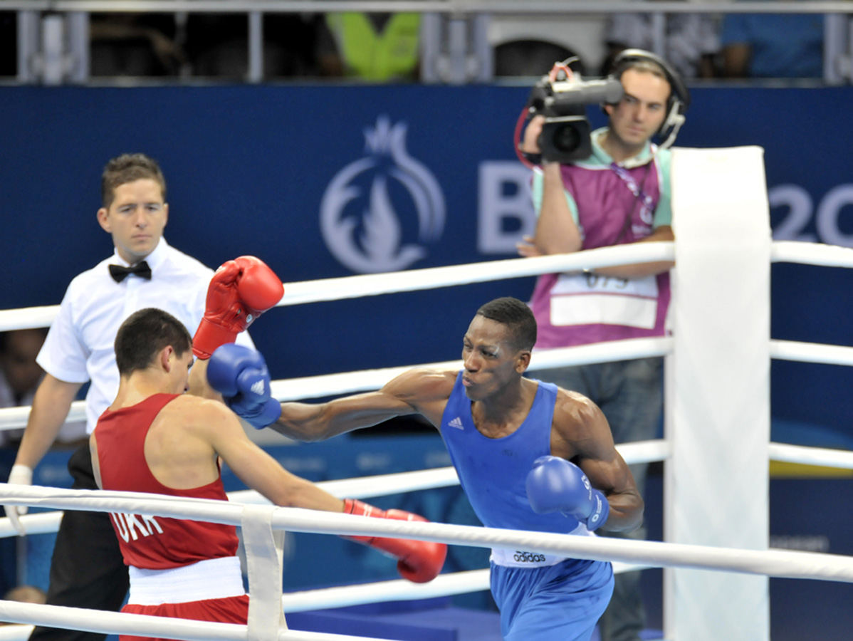 Azərbaycanın daha bir boksçusu qızıl medal qazanmaq şansı əldə etdi (FOTO)