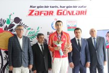 Avropa Oyunlarında medal qazanmış idmançılarımız Silahlı Qüvvələr Gününü qeyd ediblər (FOTO)