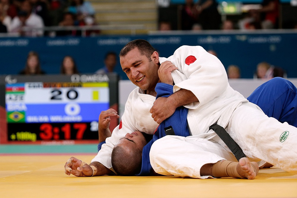 Azerbaijani paralympic judoka grabs gold medal at Baku 2015 (VIDEO)