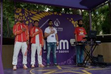 Азербайджанские спортсмены вместе с городскими жителями исполнили гимн Азербайджана (ФОТО)