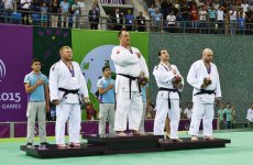 Azerbaijani president awards blind judo finals winners at Baku 2015 
(PHOTO) (VIDEO)