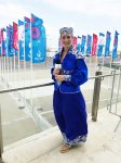 Британский комментатор Евроигр в азербайджанском платье (ВИДЕО, ФОТО)
