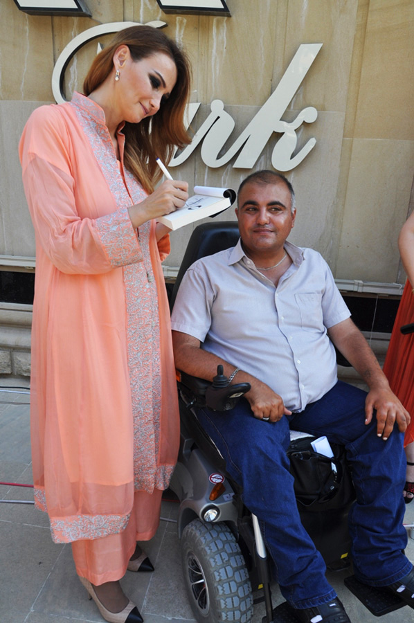 В Хырдалане прошла выставка "Талантливые инвалиды" (ФОТО)