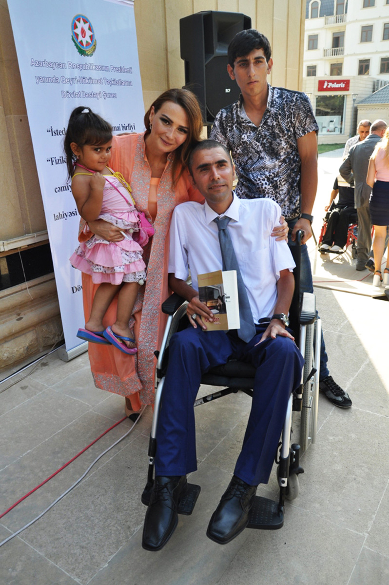 В Хырдалане прошла выставка "Талантливые инвалиды" (ФОТО)