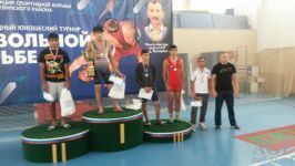 Yeniyetmə güləşçilərimiz Rusiyada 9 medal qazanıb (FOTO)