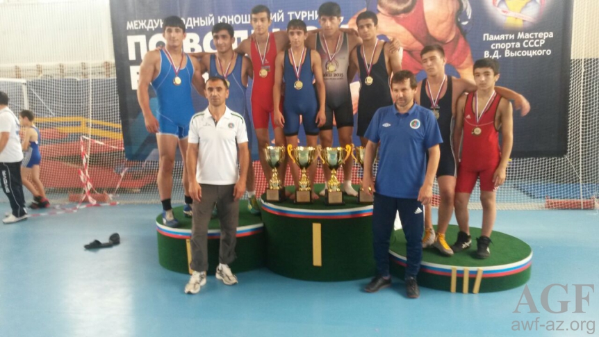 Yeniyetmə güləşçilərimiz Rusiyada 9 medal qazanıb (FOTO)