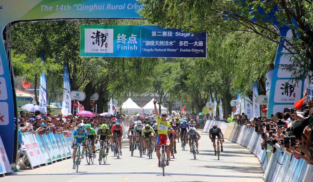 Çində yarış zamanı velosipedçimizin qolu sınıb (FOTO)