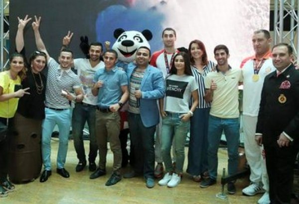 В Баку прошла автограф-сессия медалистов Евроигр (ФОТО)
