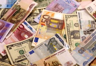 Азербайджанские банки сократили куплю-продажу иностранной валюты
