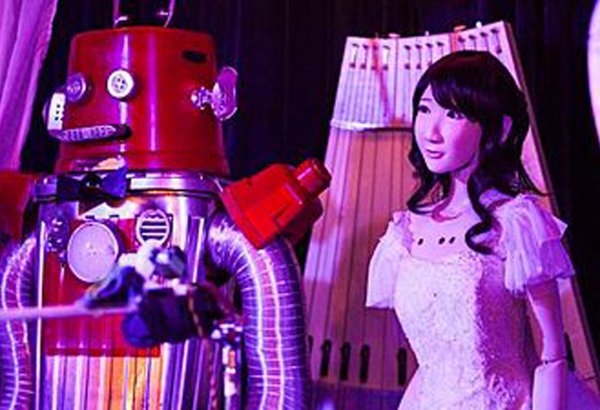 Dünyada ilk dəfə robotların toyu keçirildi (FOTO)