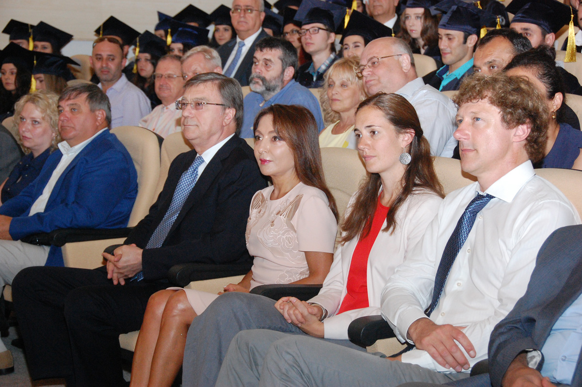 В Бакинском филиале МГУ им. М.В.Ломоносова состоялась официальная церемония вручения дипломов выпускникам 2015 года (ФОТО)