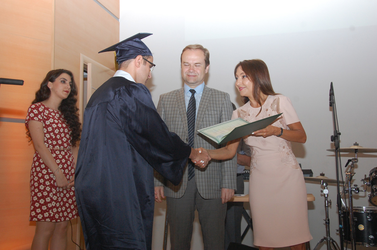 В Бакинском филиале МГУ им. М.В.Ломоносова состоялась официальная церемония вручения дипломов выпускникам 2015 года (ФОТО)