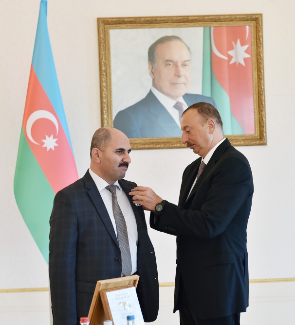 President Ilham Aliyev receives special award of Azerbaijan’s Press Council (PHOTO)