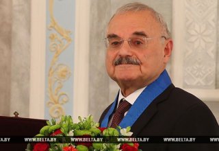 Lukaşenko Artur Rasizadəyə orden verdi