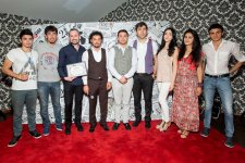 Азербайджанская молодежь поздравила журналистов (ФОТО)