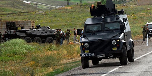 Two killed, four wounded as a result of an attack on a military vehicle in Turkey