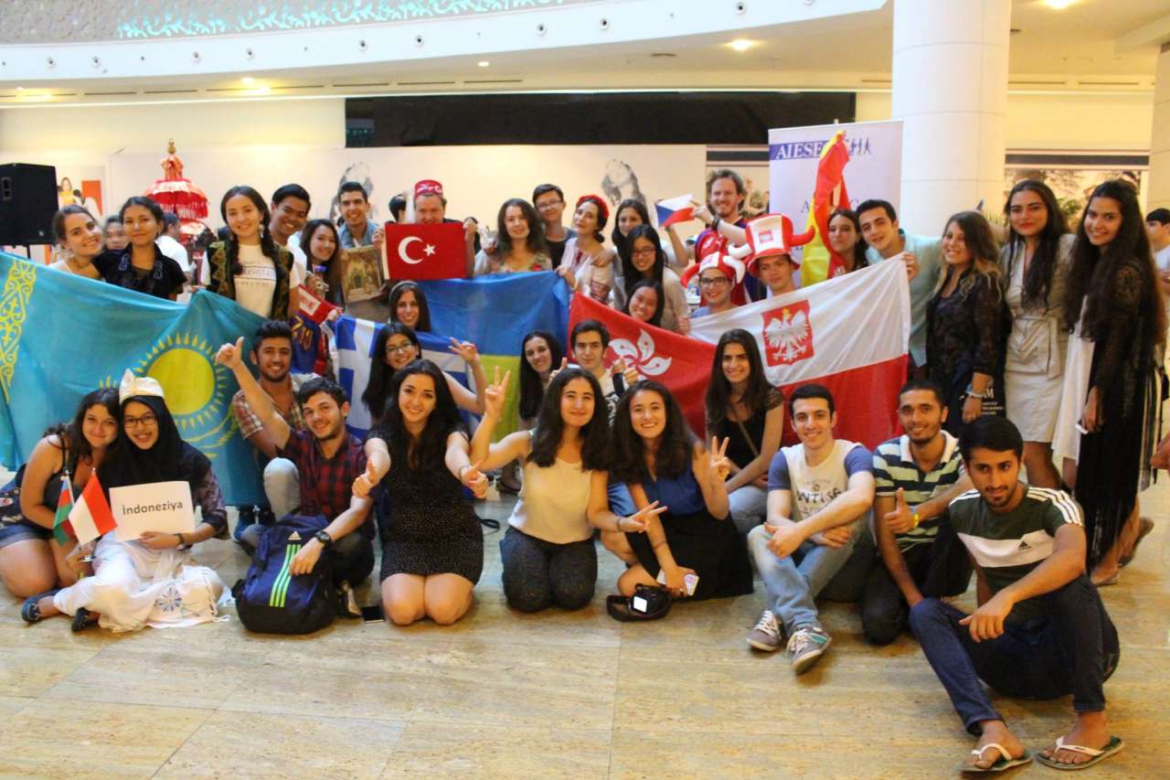 Блогеры из разных стран в азербайджанском проекте “FireFlies” (ФОТО)