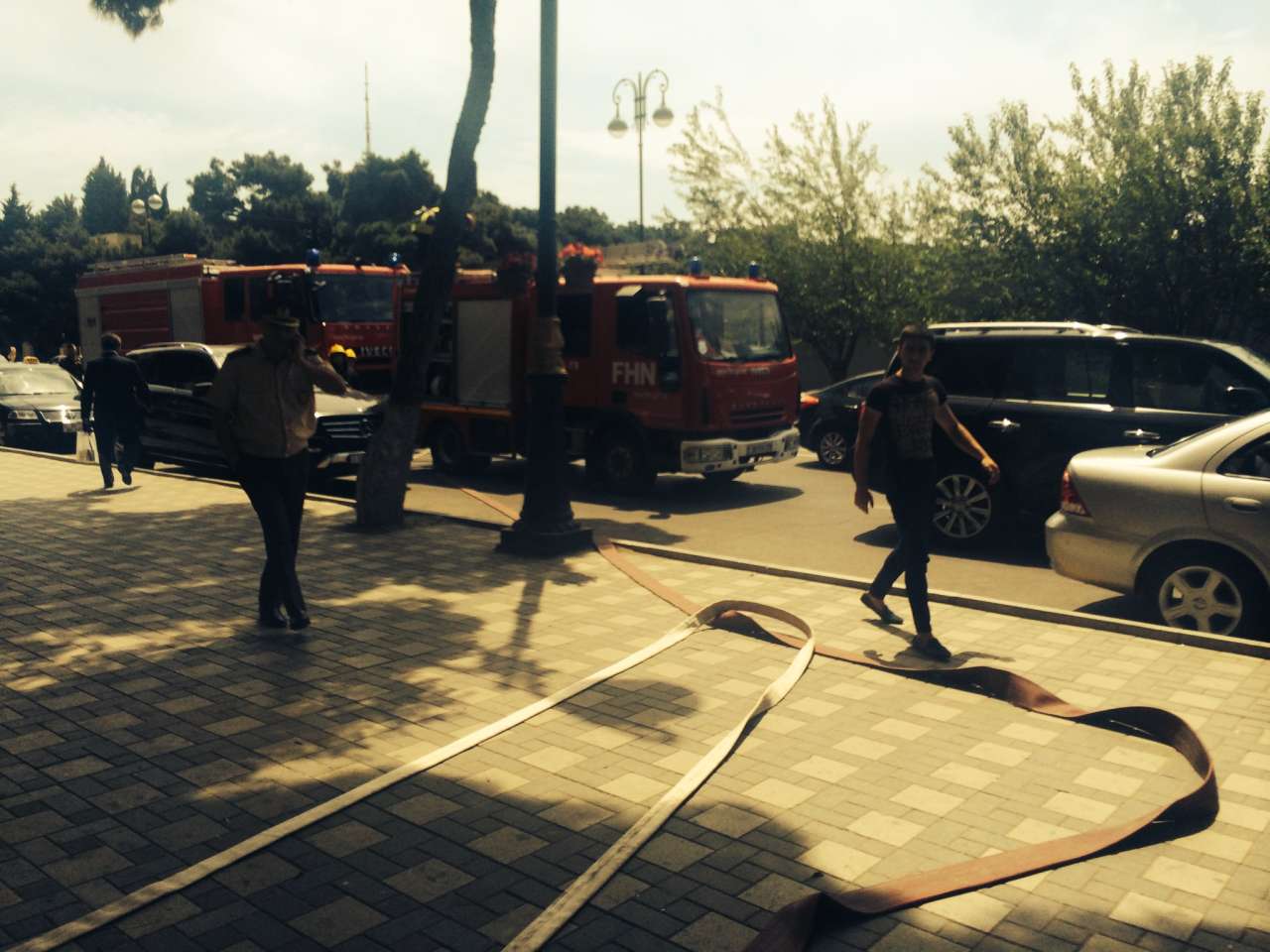Во время пожара в центре Баку сгорела мебельная продукция