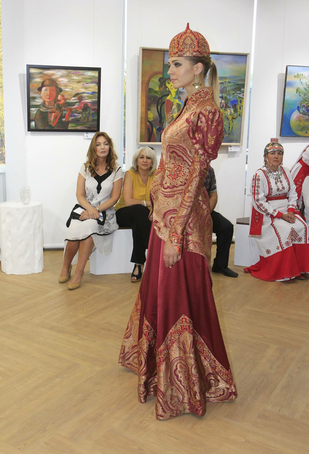 Азербайджанские платья очаровали гостей этнофестиваля в России (ФОТО)