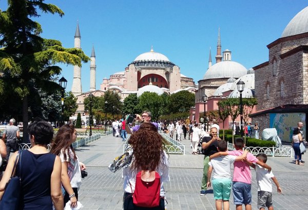 Стамбул был более привлекательным для иностранных туристов в апреле этого года – министерство