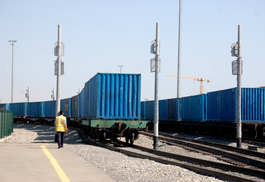 Baku receives first train via Trans-Caspian int’l transport route (PHOTO)