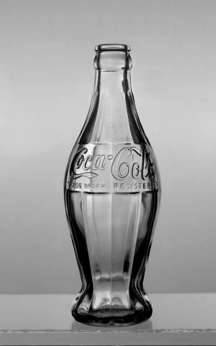 Pop sənətinin ikonası, dizayn muzası və film ulduzu: "Coca-Cola" butulkası 100 yaşını qeyd edir (FOTO)
