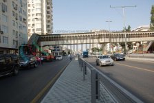В Баку сгорел пешеходный переход и автомобиль (ФОТО)