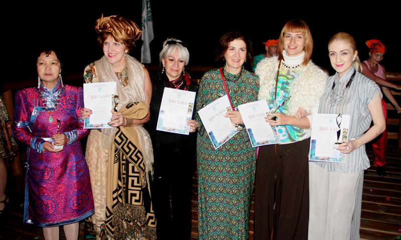 Азербайджанские платья на мистическом острове Байкала (ФОТО)