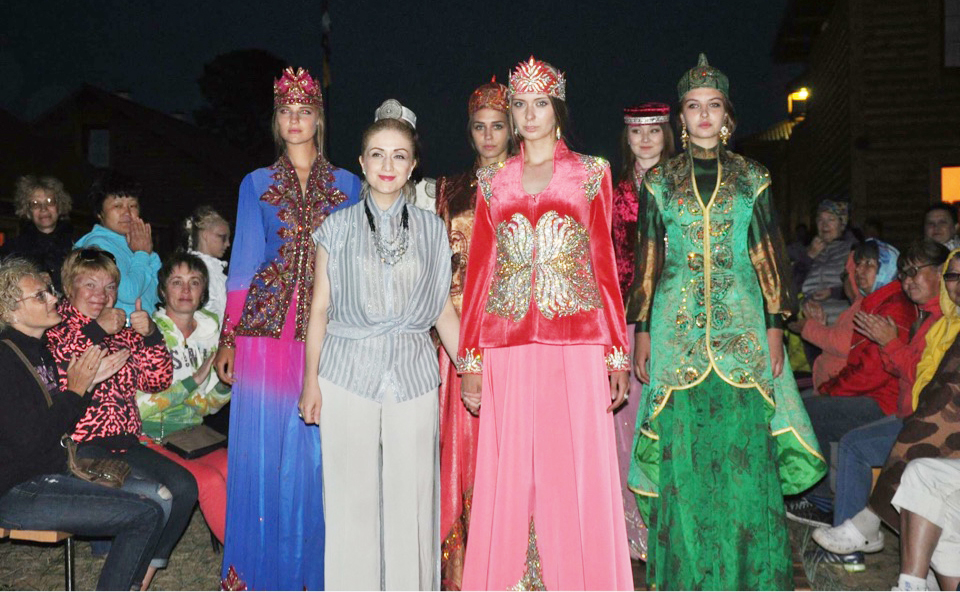 Азербайджанские платья на мистическом острове Байкала (ФОТО)