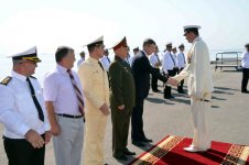 Rus askeri gemileri Bakü'de (özel haber)