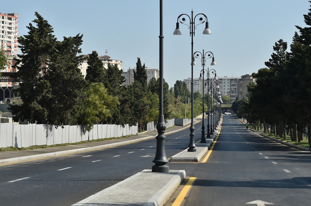 Azerbaijani president reviews reconstruction work on several streets in Baku