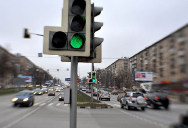 Светофоры Баку переходят на «зеленую волну»