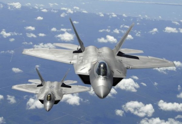 США перебросили на Ближний Восток истребители F-22