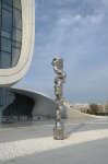 Работа британского скульптора Тони Крэгга экспонируется в Центре Гейдара Алиева (ФОТО+ВИДЕО)