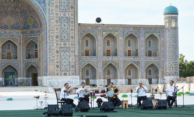 Азербайджанская "Бута" на древней площади Самарканда (ВИДЕО,ФОТО)