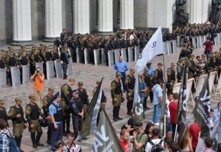 Ukrayna parlamenti qarşısında iğtişaşlar: 100 nəfər yaralı (ƏLAVƏ OLUNUB)