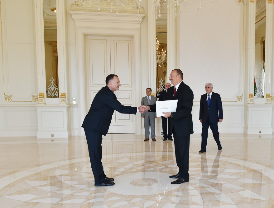Azerbaijani president receives credentials of newly-appointed Israeli ambassador