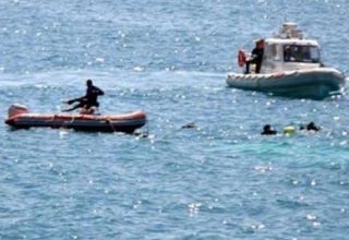 Boat carrying Syrian refugees sinks off Turkish coast
