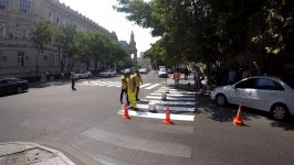 В Баку обновляют разметку пешеходных переходов (ФОТО, ВИДЕО)