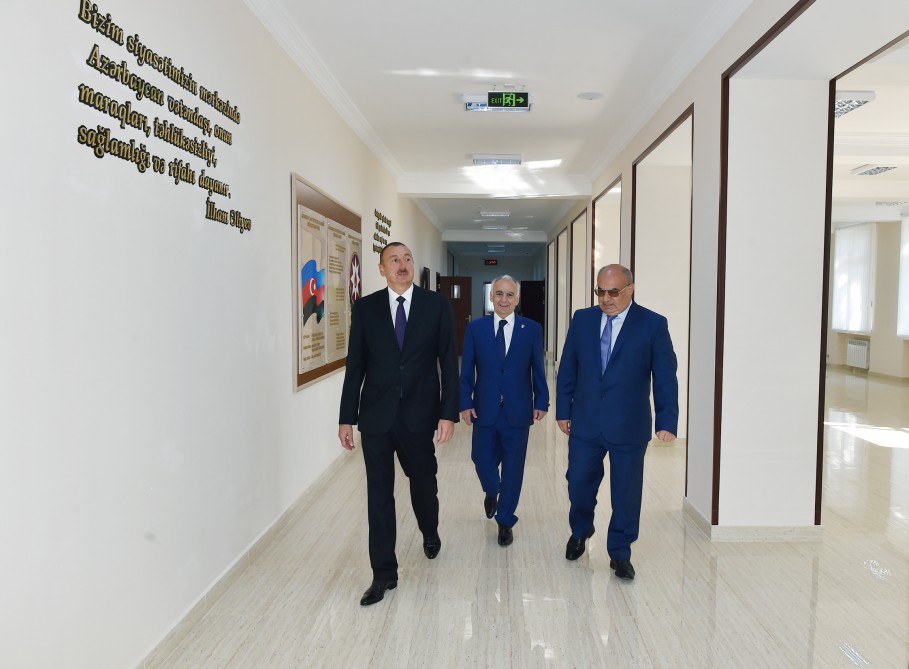 Президент Ильхам Алиев ознакомился с условиями, созданными после ремонта в одном из бакинских лицеев (ФОТО)