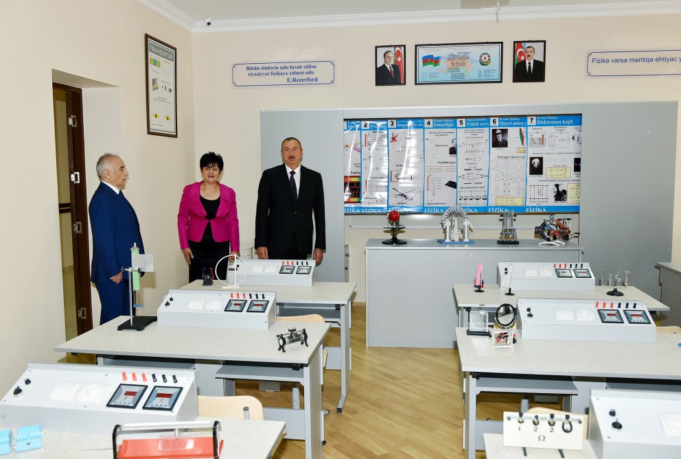 Azerbaijani president reviews secondary school No. 189-190 in Sabail district of Baku (PHOTO)