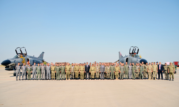Министр обороны Азербайджана ознакомился с готовностью боевой авиации (ФОТО, ВИДЕО)