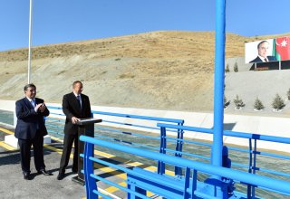 Ильхам Алиев принял участие в церемонии подачи воды для орошения из канала Тахтакерпю-Джейранбатан (ФОТО)